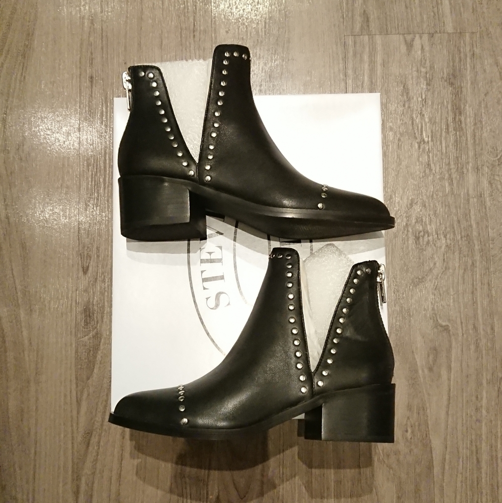 Steve Madden Conspire Booties